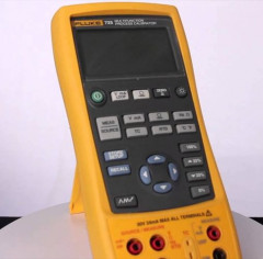 Калибратор Fluke 725 (снят с производства)